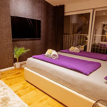 Villa #1 Lux With Pool, Gameroom, Spa, Zen Yard #free Airport Transport# Belgrade