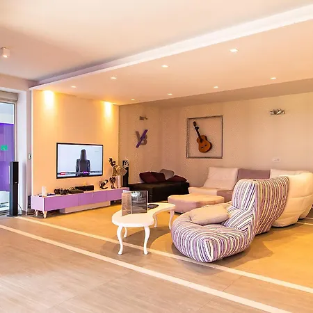 #1 Lux With Pool, Gameroom, Spa, Zen Yard #free Airport Transport# * Belgrado