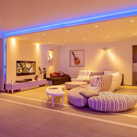 Villa #1 Lux With Pool, Gameroom, Spa, Zen Yard #free Airpot Transport# *