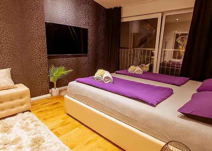 Villa #1 Lux With Pool, Gameroom, Spa, Zen Yard #free Airport Transport# Belgrade