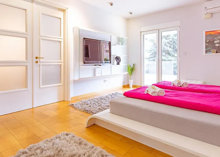 #1 Lux With Pool, Gameroom, Spa, Zen Yard #free Airport Transport# Belgrade